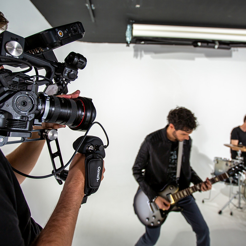 Music video shooting with a S GRIP PRO mounted on a Canon C200 camcorder