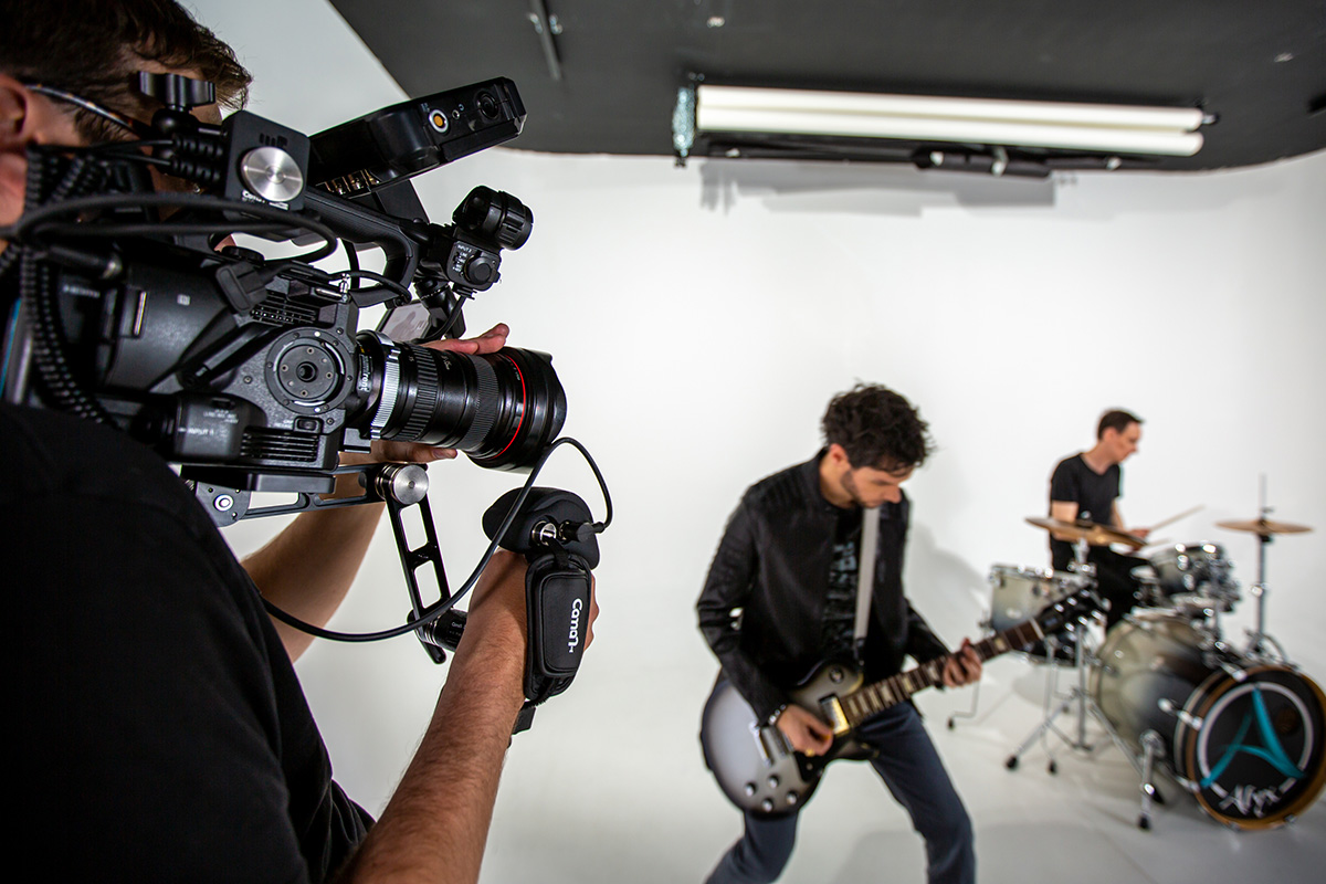 Shooting d'un groupe de musique avec caméra Canon C200 et S GRIP PRO